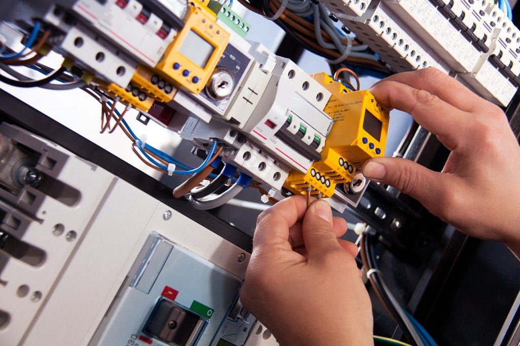 Świat nie może funkcjonować bez elektryki.