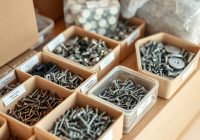 Jak skutecznie pakować śruby i elementy mebli przy przeprowadzce, by uniknąć zgub i uszkodzeń Jak skutecznie pakować śruby i elementy mebli przy przeprowadzce, by uniknąć zgub i uszkodzeń